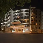 فندق Madara Park