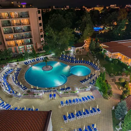 Хотел Madara Park