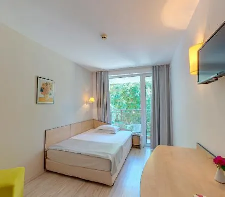 Madara Park ホテル