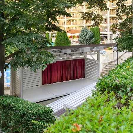 Madara Park ホテル