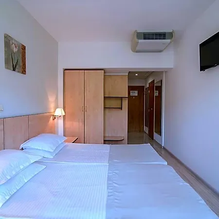 Hotel Madara Park 4*